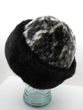Load image into Gallery viewer, Seal Skin Cap Hat with Black Sea Otter