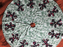 Load image into Gallery viewer, 12 Drummers Drumming Tree Skirt