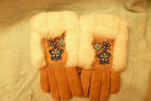 Load image into Gallery viewer, Beaded gloves, size S