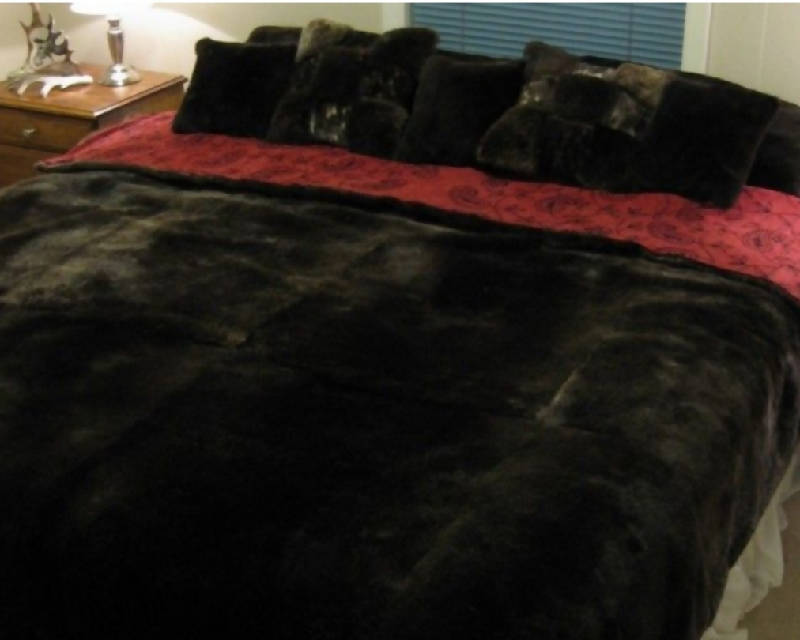 King size seaotter blanket and pillows